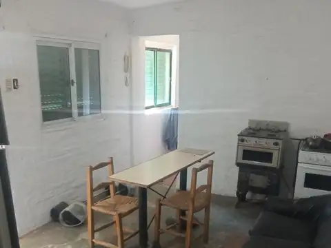 conjunto de cinco (5) departamentos sobre avenida principal