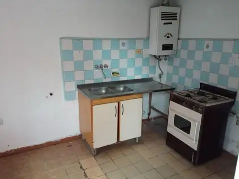 conjunto de cinco (5) departamentos sobre avenida principal