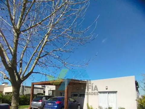 Casa Chalet  en Venta en San Alfonso, Pilar del Este, Pilar