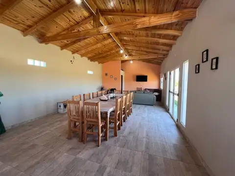 VENTA CASA 1 AMB CON GALERIA Y PILETA EN MERLO