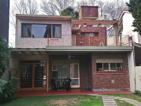 Casa en Venta con 4 cocheras