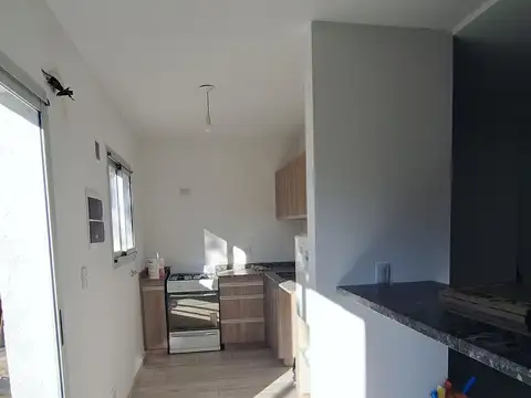 Casa 4 ambientes con 1 baño