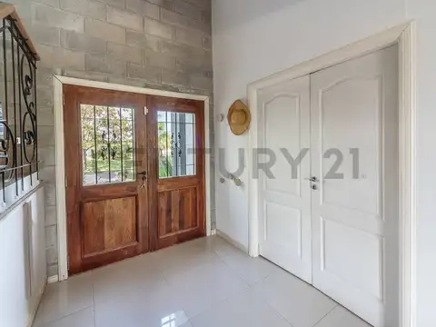 Casa en Venta con 2 cocheras