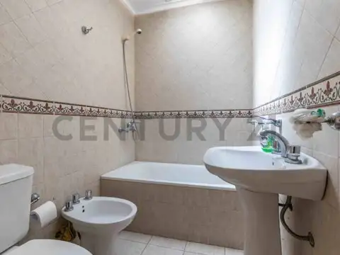 Casa en Venta en La Plata , Gonnet verde, cochera apto banco