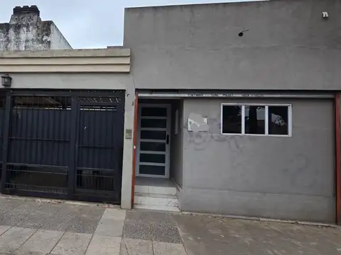 VENTA CASA CON CONSULTORIO INDEPENDIENTE MUÑIZ