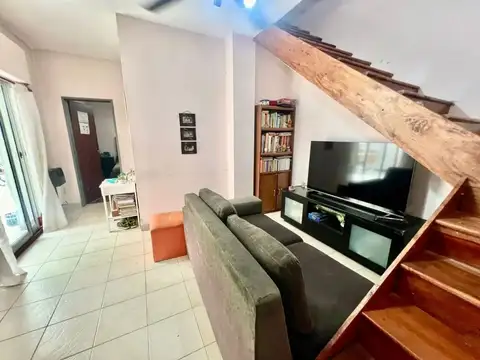 Depto Tipo Casa 4 ambientes con 2 baños