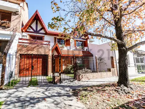 Casa 5 ambientes con 3 baños
