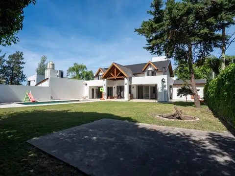 Casa 4 ambientes con 3 baños