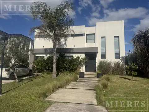 Casa en alquiler anual sin muebles en el Barrio San  Gabriel , Villanueva