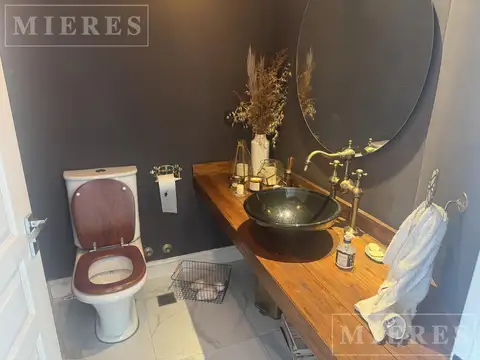 Casa 5 ambientes con 3 baños