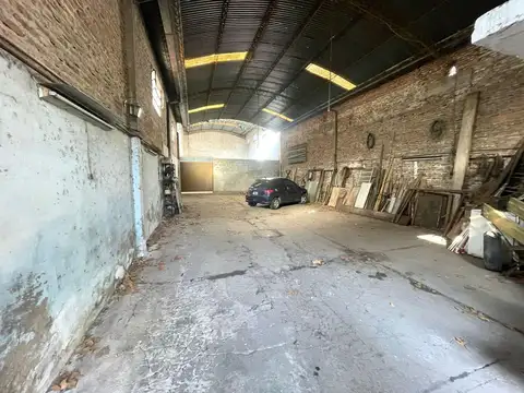 VENTA - Galpon deposito  / Terreno para contructora (PB+10)