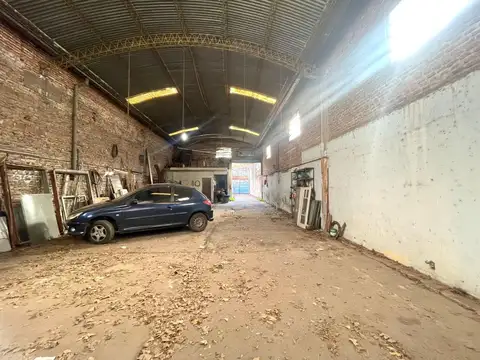 VENTA - Galpon deposito  / Terreno para contructora (PB+10)