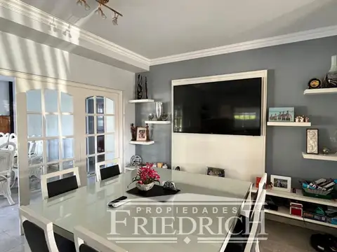 Casa en Venta con 8 cocheras