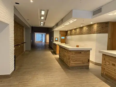 Local en  alquiler en Microcentro de 405 m2, apto gastronomía con tiraje.