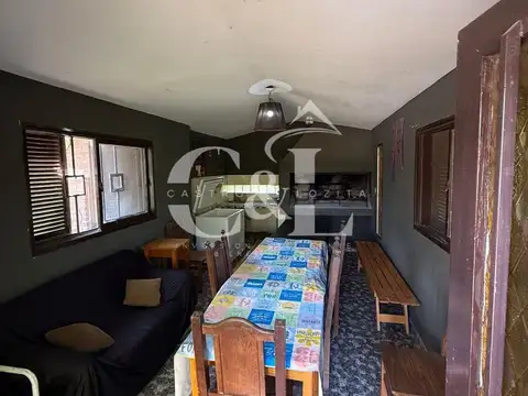 Casa De 4 Dormitorios Y 2 Departamentos Piscina En Lote De 3.150M² Villa Del Lago - Villa Carlos Paz