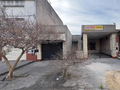 Casa de 4 amb con cochera y amplio fondo libre