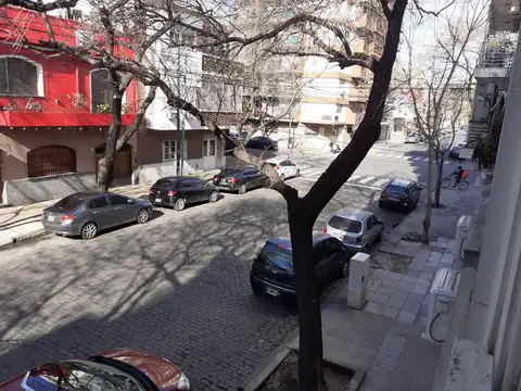 3 amb. Villa Crespo, Hidalgo 1400. Frente, buen estado
