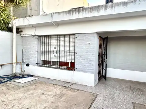 CASA 4 AMBIENTES EN VENTA CON DEPARTAMENTO