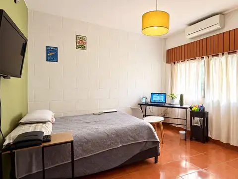CASA 4 AMBIENTES EN VENTA CON DEPARTAMENTO
