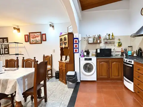 Casa 5 ambientes con 2 baños