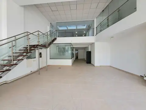 VENTA LOCAL COMERCIAL CON RENTA TRES CRUCES