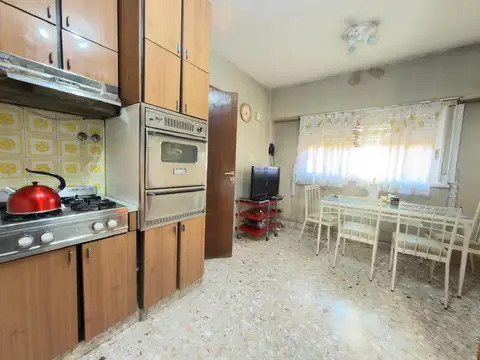 Venta depto. en Villa Urquiza 4 amb. de categoria c/cochera fija, baulera y  balcon. IMPECABLE