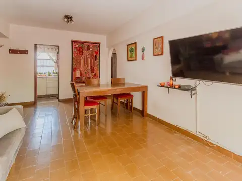 Besares 2200, Piso 1