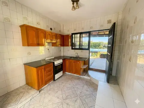 Casa 4 ambientes con 1 baño