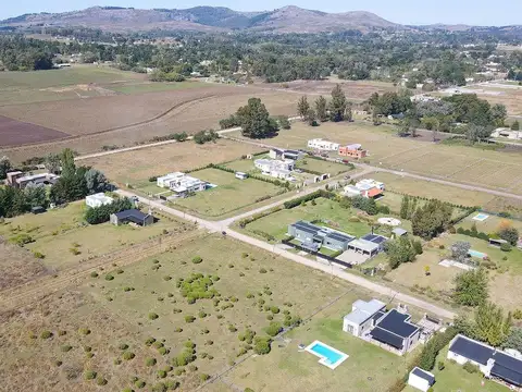 EN VENTA AMPLIO LOTE ZONA BARRIO GRADUADOS