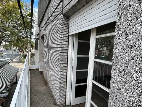 CASA PLANTA ALTA. 3 DORM. AMPLIA Y FUNCIONAL. PATIO. TERRAZA. PARRILLERO.