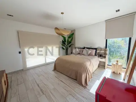 Casa en Venta con 4 cocheras