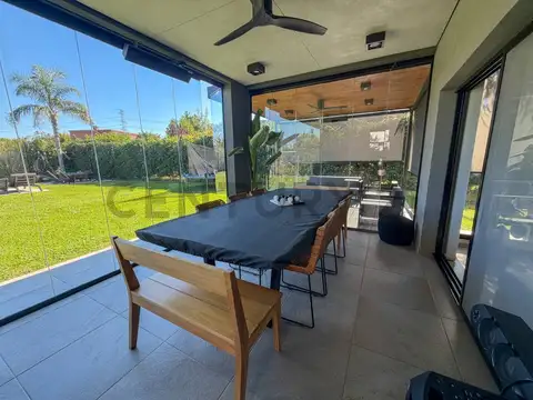 Casa 4 ambientes con 3 baños