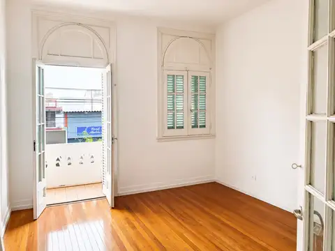 Avenida Rivadavia 8000, Piso 1
