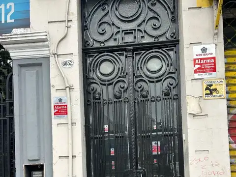 Avenida Rivadavia 8000, Piso 1
