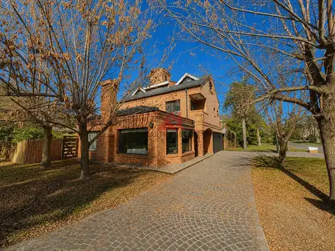 Casa 7 ambientes con 5 baños