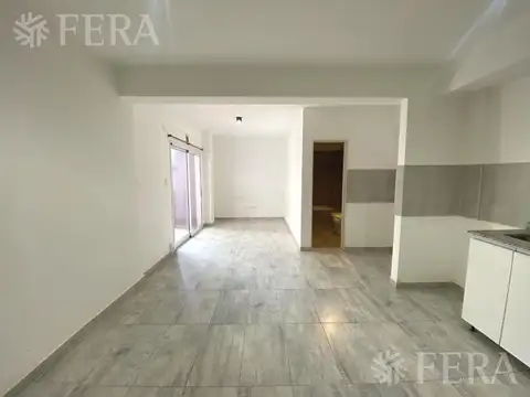 Venta departamento monoambiente con balcón en Wilde