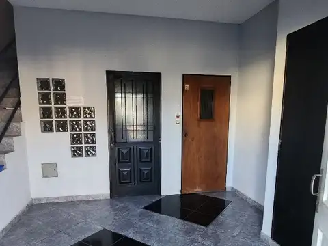 Almirante Brown 1400, Piso 4