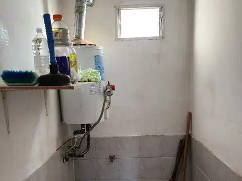 Almirante Brown 1400, Piso 4