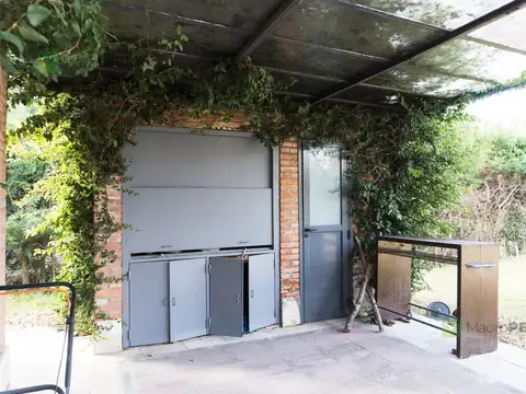 Casa en Venta con 3 cocheras