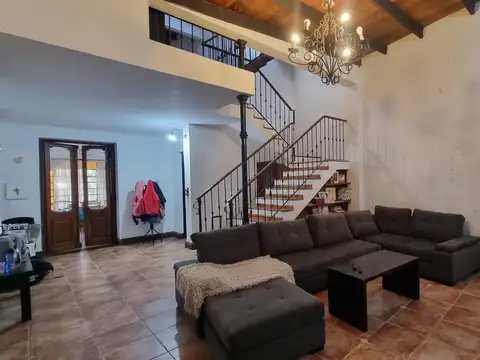 Casa en  venta 3 dormitorios parque pileta City Bell