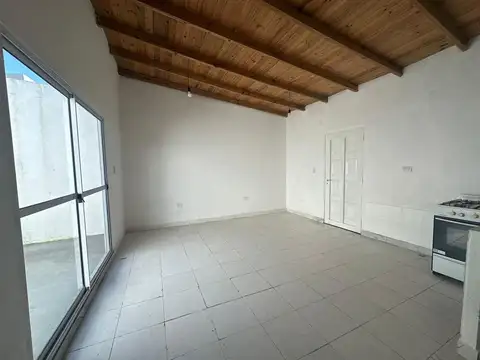 Depto Tipo Casa en Alquiler de 2 ambientes