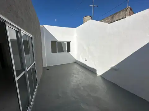 Depto Tipo Casa 2 ambientes con 1 baño