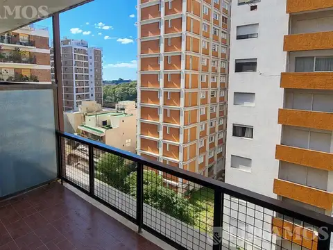 Alquiler - Departamento en Acassuso, impecable con cochera y baulera