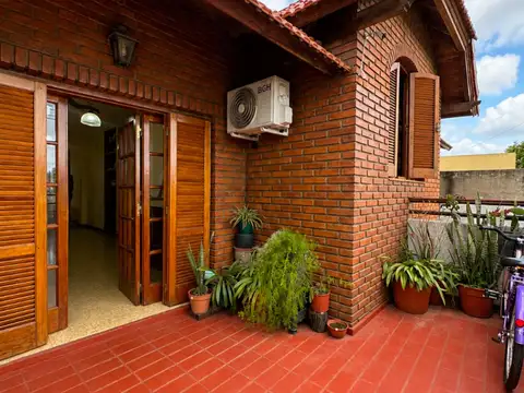 Depto Tipo Casa en Venta al Este