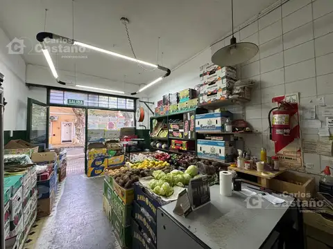 A Media Cuadra de Av. Maipú, Local de 3x17m con Baño