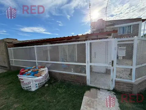 Vende casa 2 dormitorios plottier