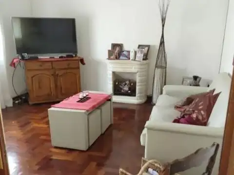 Depto Tipo Casa en Venta 50 años