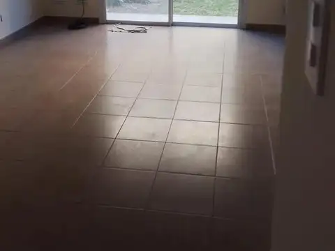 Dúplex en venta - 3 Dormitorios 2 Baños - Ezpeleta