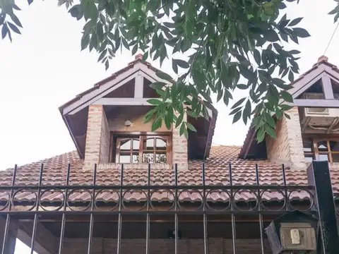 Casa 5 ambientes con 2 baños