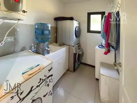 Casa en Alquiler con 4 cocheras